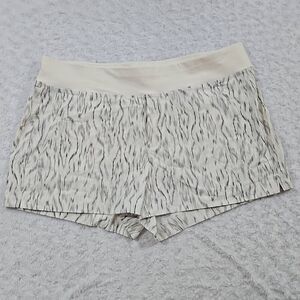 Athleta women's size 22 Trekkie North short Ikat Texture Magnolia Grey/White